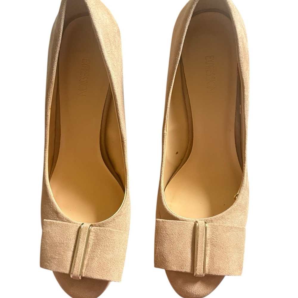 Women's Tan Heels size 8
